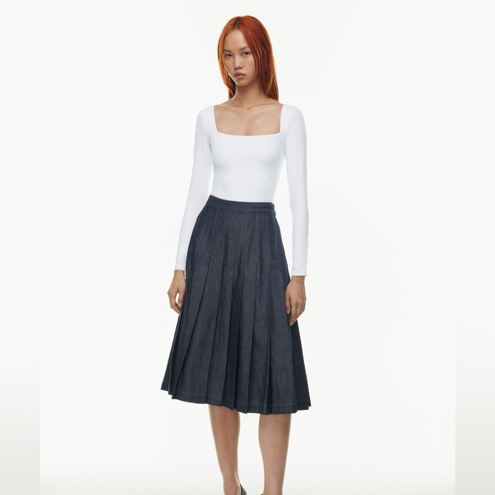 Aritzia Babaton Contour Squareneck Crop